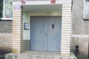 Аварийный вход в&nbsp;подъезд жилого дома в&nbsp;Нижнем Новгороде отремонтировали после предписания ГЖИ