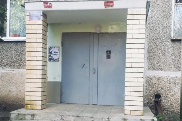 Аварийный вход в подъезд жилого дома в Нижнем Новгороде отремонтировали после предписания ГЖИ