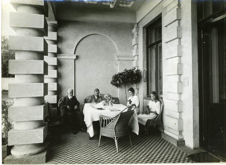 Семья Каменских в августе 1917 года