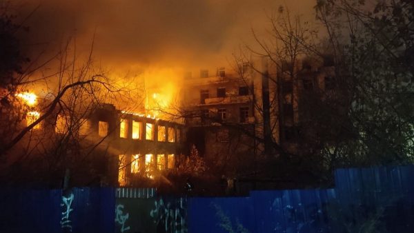 Пристрой к «Дому чекиста» на улице Малая Покровская загорелся ночью