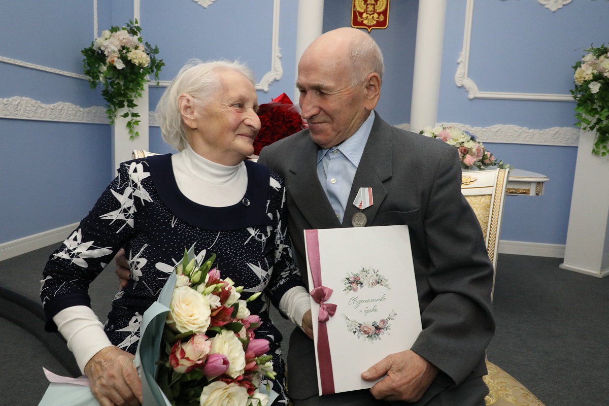 С «бриллиантовой свадьбой» поздравили нижегородскую семью Слепнёвых
