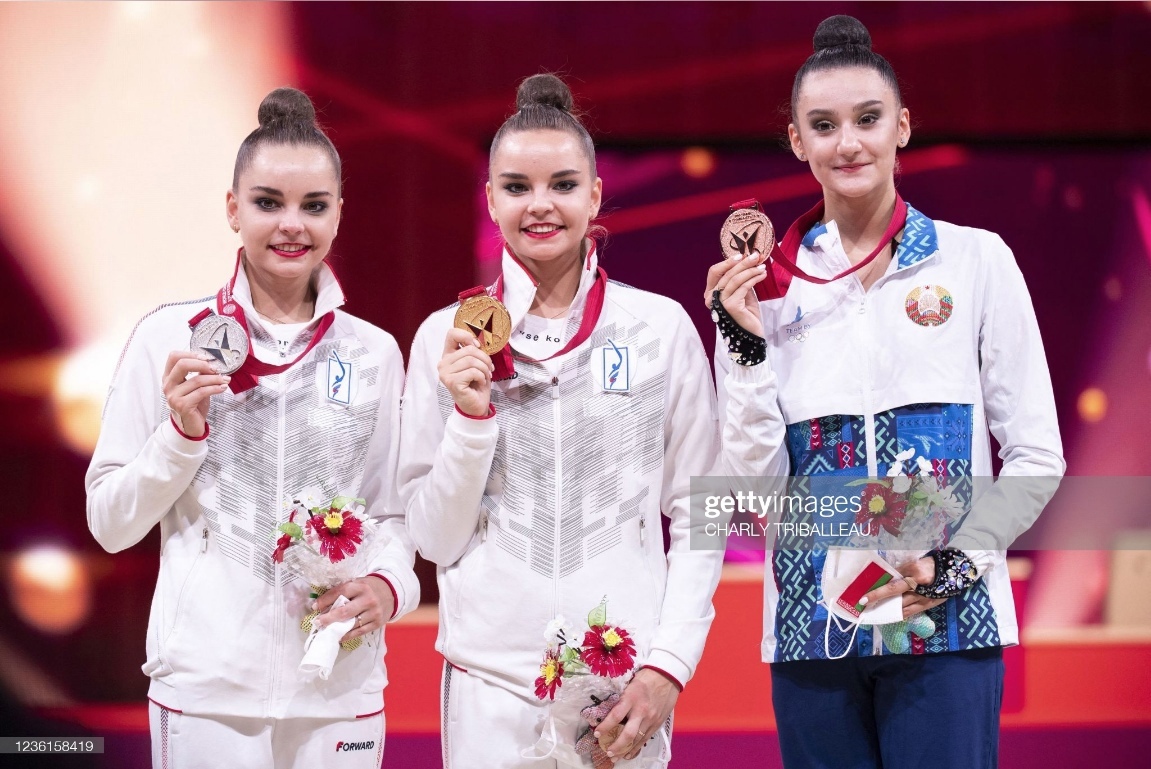 Дина Аверина выиграла два золота на чемпионате мира по художественной гимнастике