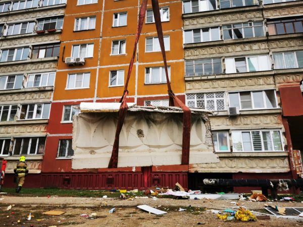 Балконную плиту демонтировали в доме на улице Гайдара после хлопка газа