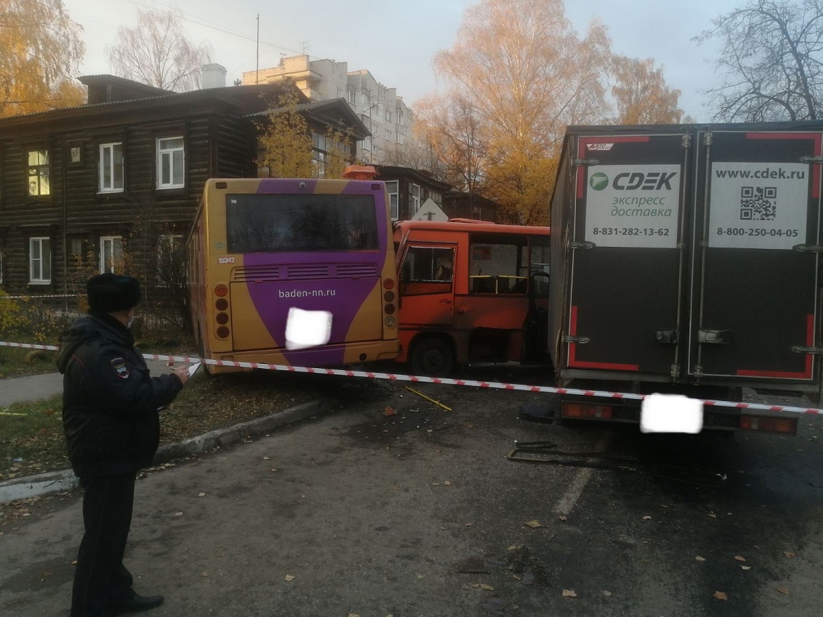 18 пострадавших после ДТП с двумя автобусами в Нижнем Новгороде осмотрены и отправлены на амбулаторное лечение