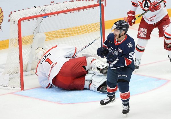 Третью победу подряд одержали хоккеисты нижегородского «Торпедо»