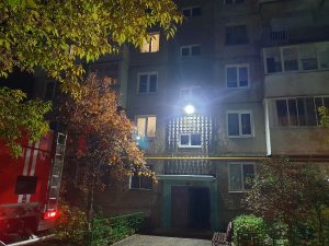 Два человека отравились угарным газом в многоквартирном доме в Дзержинске