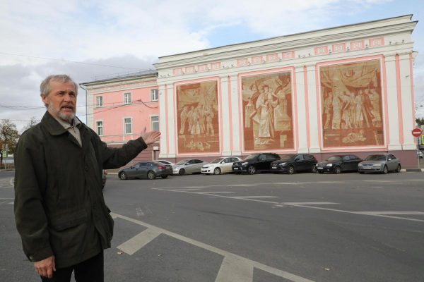 Реставрация триптиха «Связь времен» перенесена на 2022 год после консультаций с автором панно Владимиром Арискиным