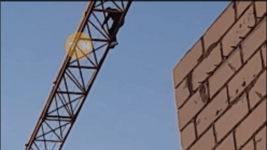 Нижегородец прошелся по строительному крану около ТРЦ «Небо»