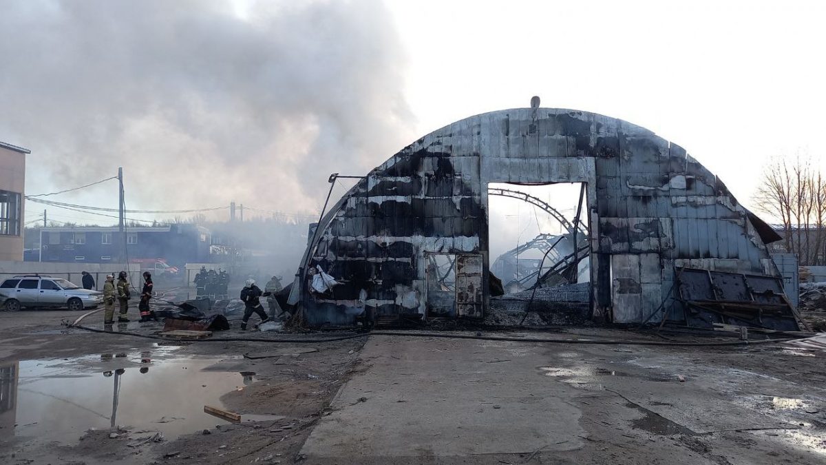 Появились фото с пожара в Автозаводском районе