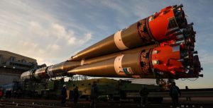 Ракету-носитель, украшенную под хохлому, доставили на стартовый комплекс Байконура