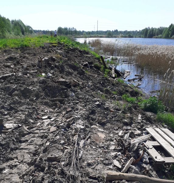 Администрацию Заволжья оштрафовали за заброшенную свалку у водоема