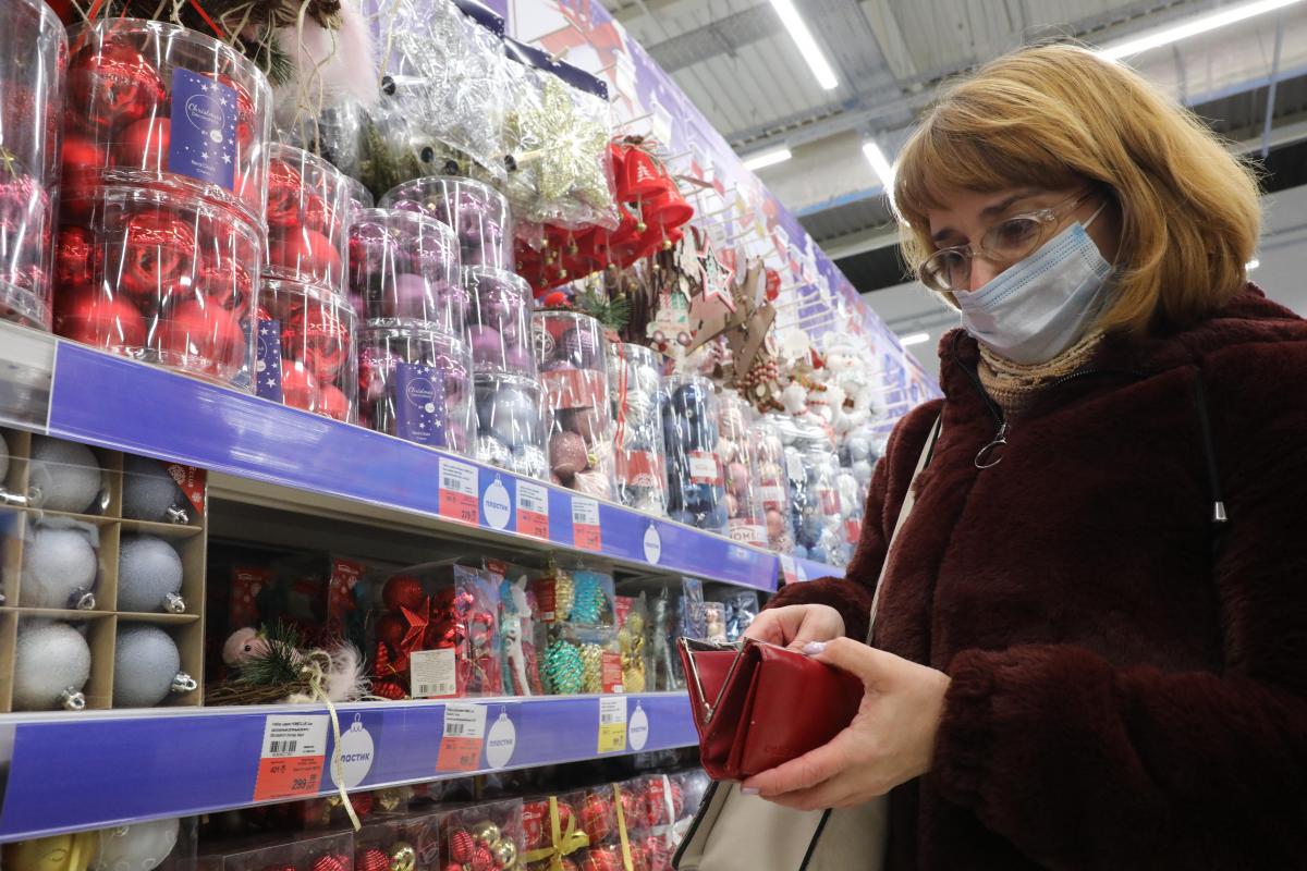 Нижегородцы планируют потратить около 16 тысяч рублей в новогодние праздники