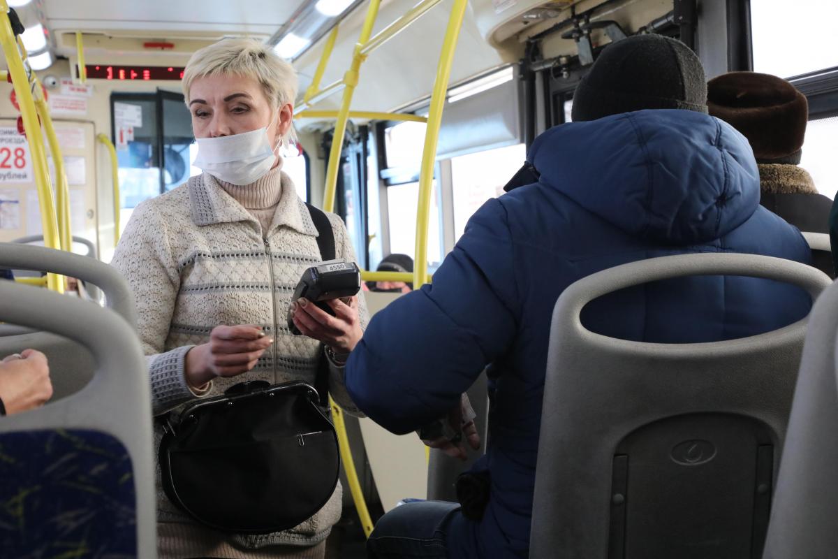 Проезд в городском транспорте для многодетных семей предлагают сделать бесплатным в России