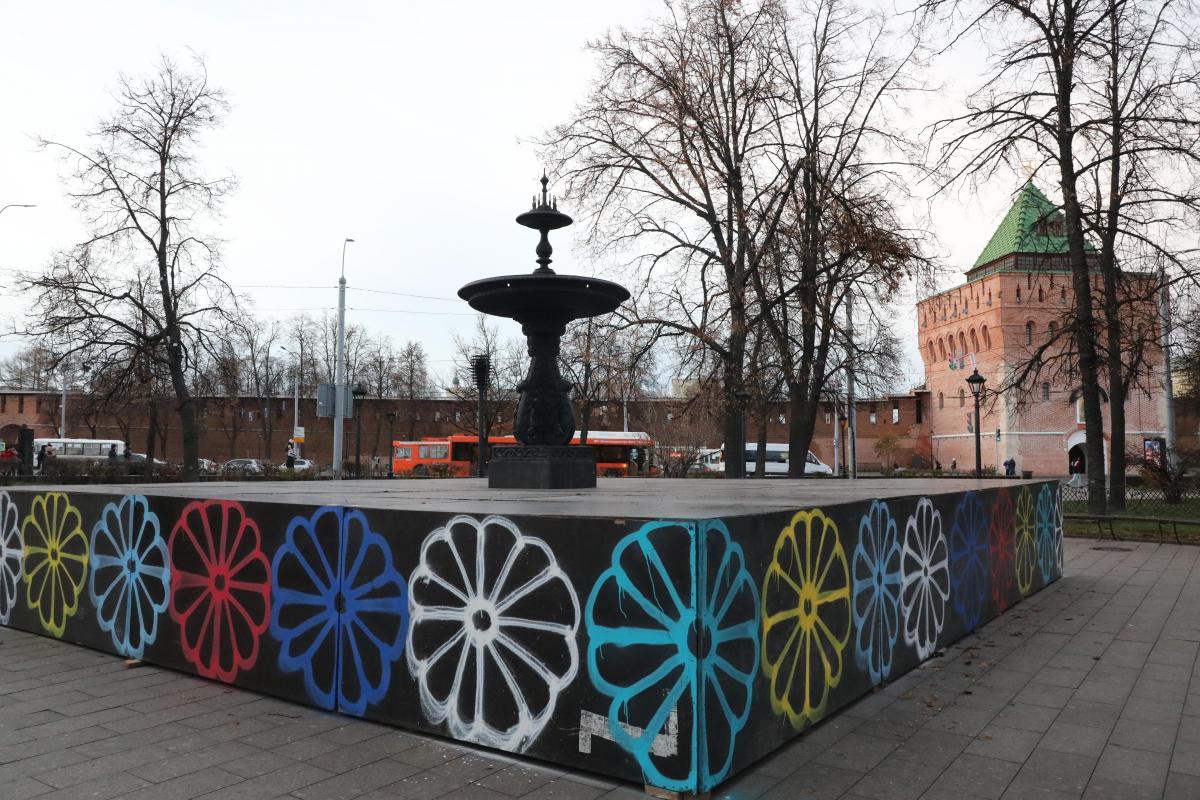 Лотосы с 12 лепестками появились на фонтане в центре Нижнего Новгорода