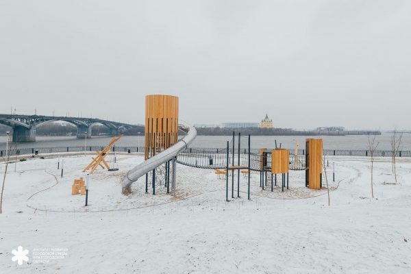 Современная детская площадка открылась на Нижневолжской набережной