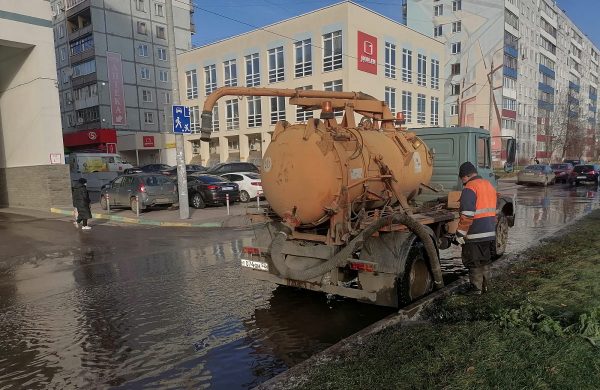 В уборке улично-дорожной сети Канавинского района сегодня задействовано 30 единиц спецтехники