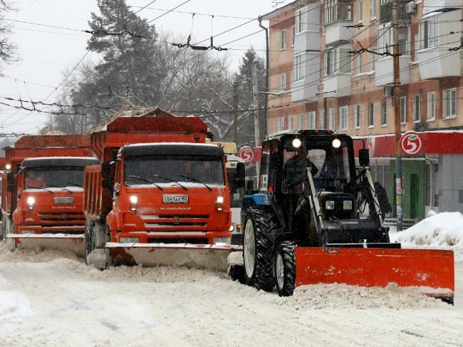 Снегоуборочная техника готова к снегопадам в Дзержинске