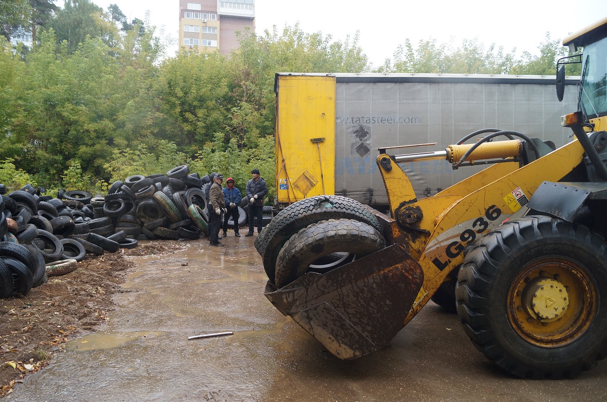 Около 7 тыс старых автомобильных шин, собранных в Нижнем Новгороде, направили на переработку