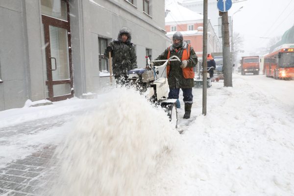 Снежная стихия испытывает нижегородских коммунальщиков перед предстоящей зимой