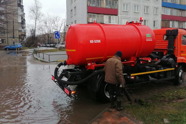 >Юрий Шалабаев дал поручение усилить работу по откачке воды с улиц Нижнего Новгорода из-за похолодания