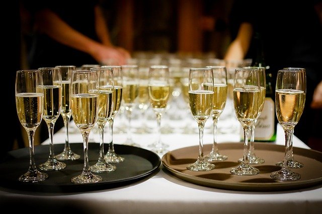 Как правильно пить шампанское в новогоднюю ночь?