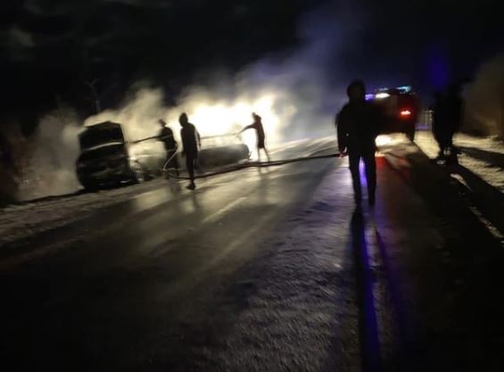>ВАЗ и микроавтобус загорелись после столкновения в Кулебаках