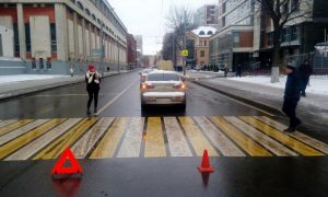 Женщина с двумя детьми попала под машину в центре Нижнего Новгорода