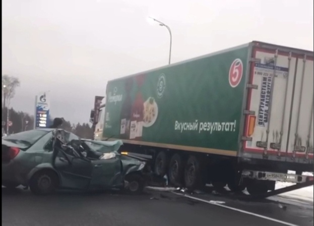Водитель уснул за рулем и врезался в грузовик на М-7 по дороге в Нижний Новгород