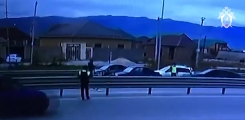 СК опубликовал видео наезда на нижегородского полицейского в Дагестане