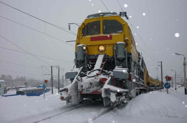 27 единиц специальной техники для борьбы со снегом и льдом будет работать на железной дороге в Нижегородской области в зимний период