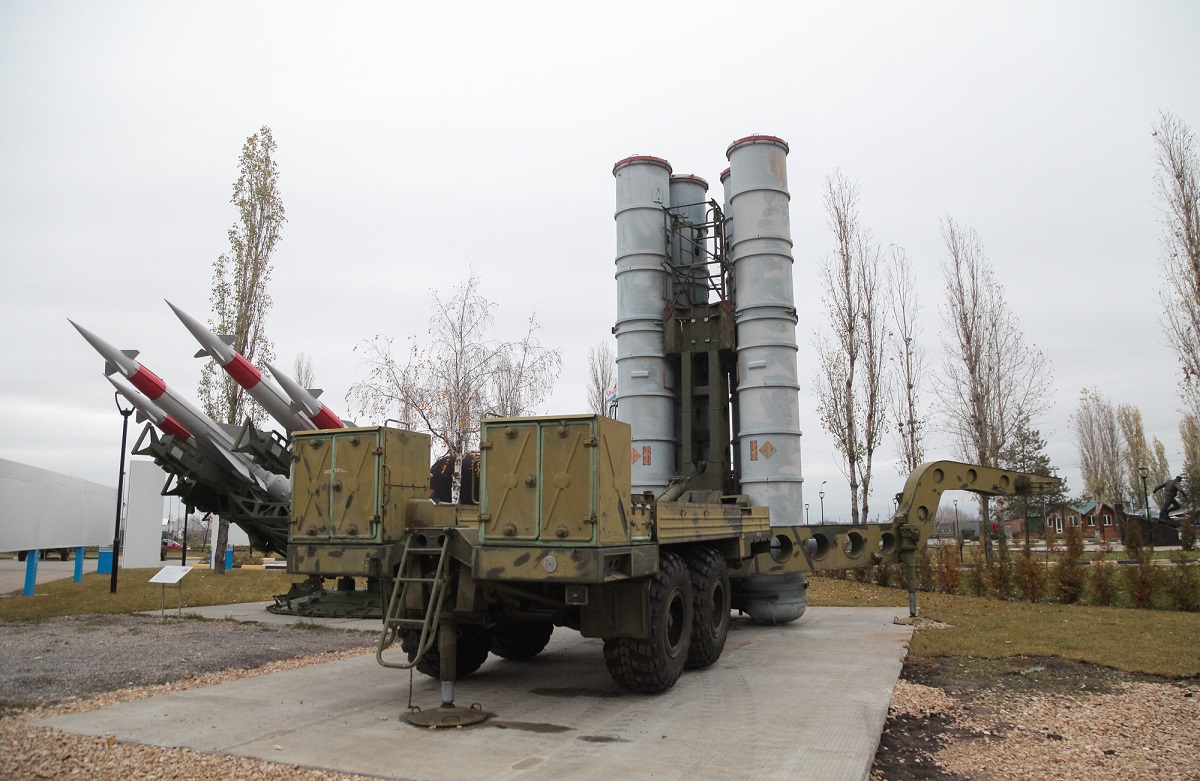 Новым экспонатом нижегородского парка Победы стал зенитно-ракетный комплекс С‑300