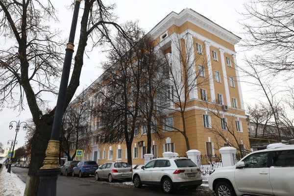 Дождь в квартирах: жители трёх домов в центре Нижнего Новгорода с мая живут фактически без крыш