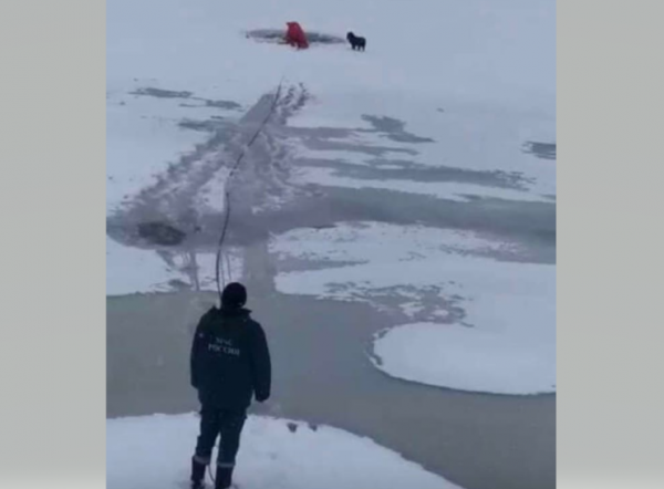 >Мужчина провалился под лед на озере в Афонино