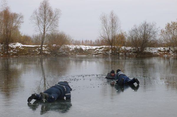 В Нижнем Новгороде на Гребном канале спасли мужчину, провалившегося под&nbsp;лед