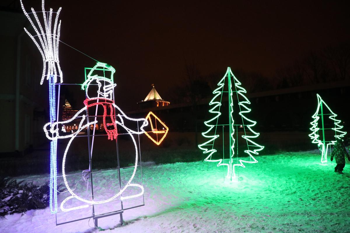 Нижегородские парки украсят звездами, снеговиками и снегирями к Новому году