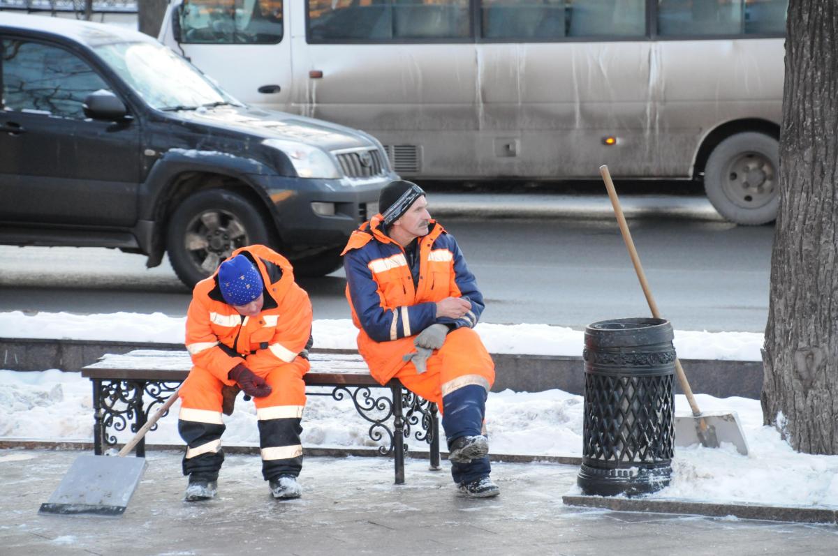 Тонны реагентов, сотни дворников и единиц техники: как убирают Нижний Новгород после первого снегопада