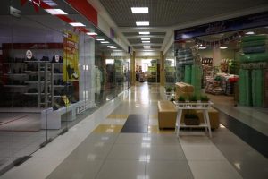 Блогеру из Дзержинска грозит штраф до 50 тысяч рублей за нахождение в ТЦ без маски и QR-кода