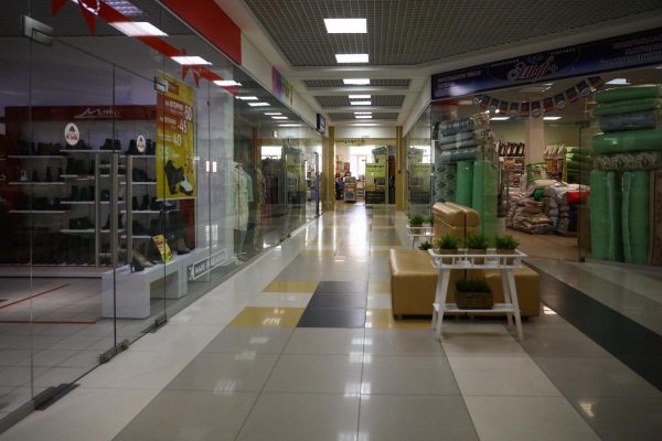 Блогеру из Дзержинска грозит штраф до 50 тысяч рублей за нахождение в ТЦ без маски и QR-кода