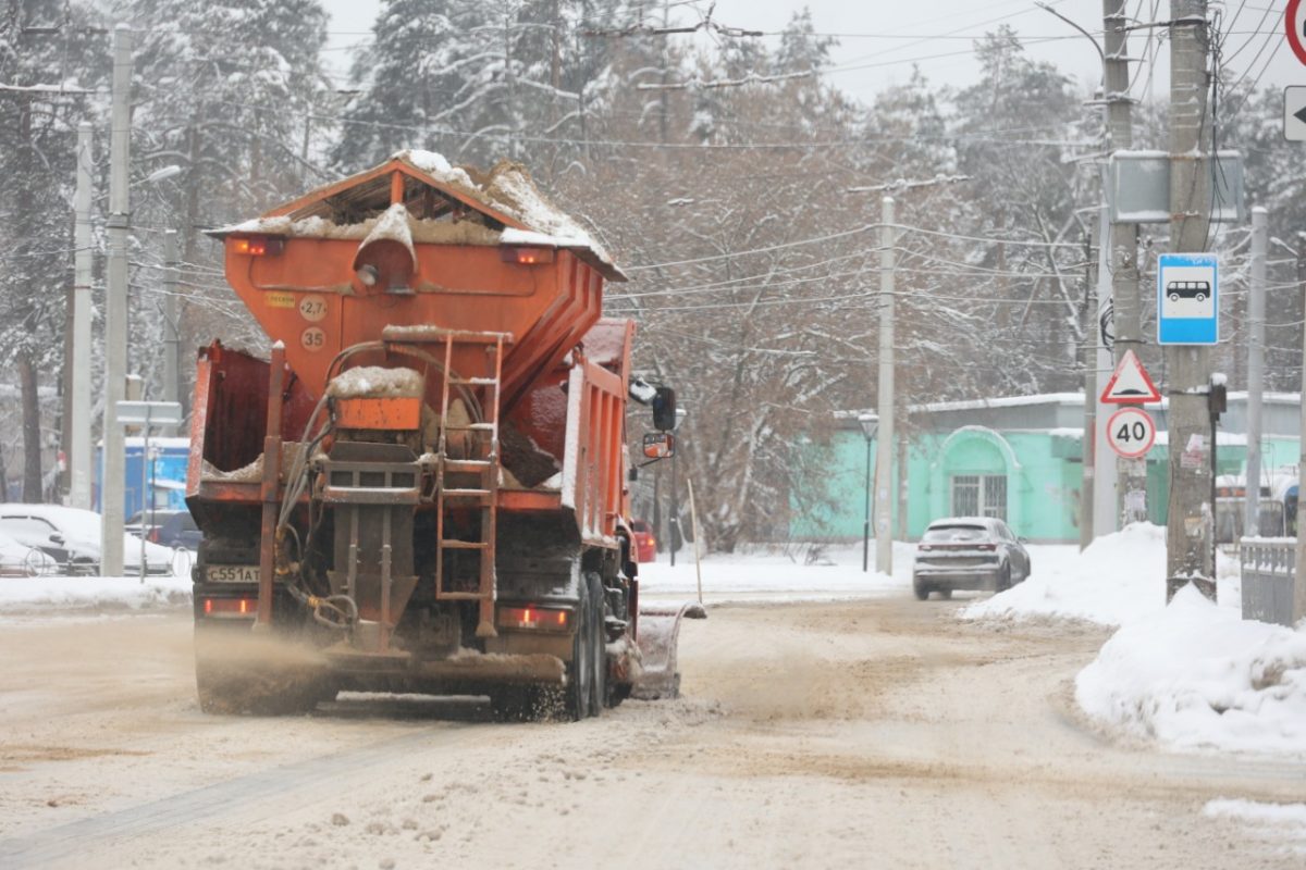 В Дзержинске 350 кубометров снега уже вывезено на загородный полигон