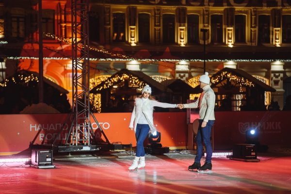 Видео дня: звездные фигуристы выступили на Нижегородской ярмарке