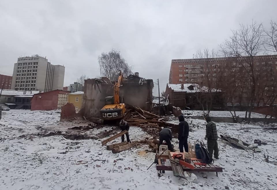 Аварийный дом снесли на улице Горького в Нижнем Новгороде