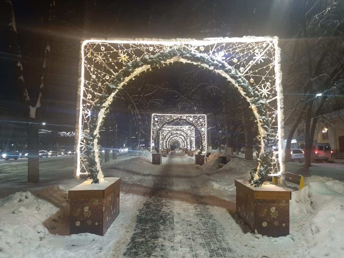 30 новогодних арок с подсветкой установят в Приокском районе