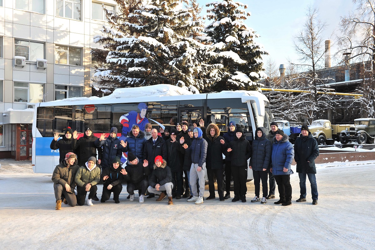 Автобус, доставивший спортсменов на экскурсию, - подарок «Группы ГАЗ» 