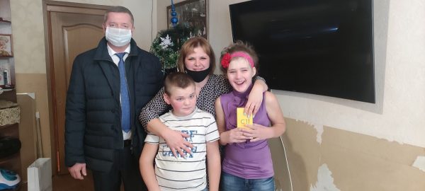 Новые смартфоны получили Надя и Ваня Безрукавниковы из Нижнего Новгорода благодаря «Елке желаний»