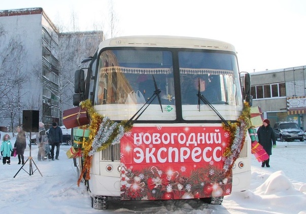 «Новогодний экспресс» в Выксе проводит во дворах праздники для юных жителей