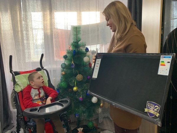 Государственная жилищная инспекция на «Елке желаний» исполнила мечту семилетнего Кирилла