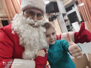 Воспитанники реабилитационных центров из 10 районов области получили подарки к Новому году