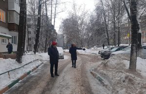 Коммунальщики просят жителей оказывать содействие при уборке дворов