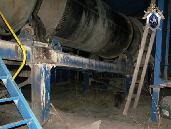 Рабочий упал с лестницы и получил тяжелые травмы в Арзамасском районе