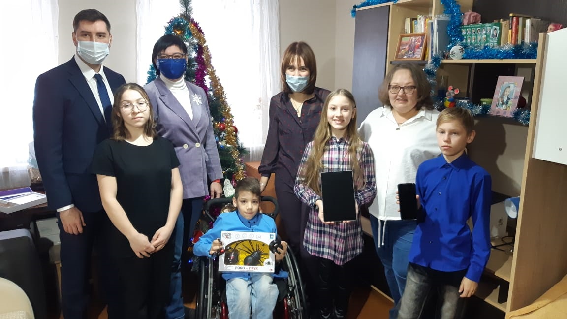 Представители правительства Нижегородской области поздравили с Новым годом борскую многодетную семью